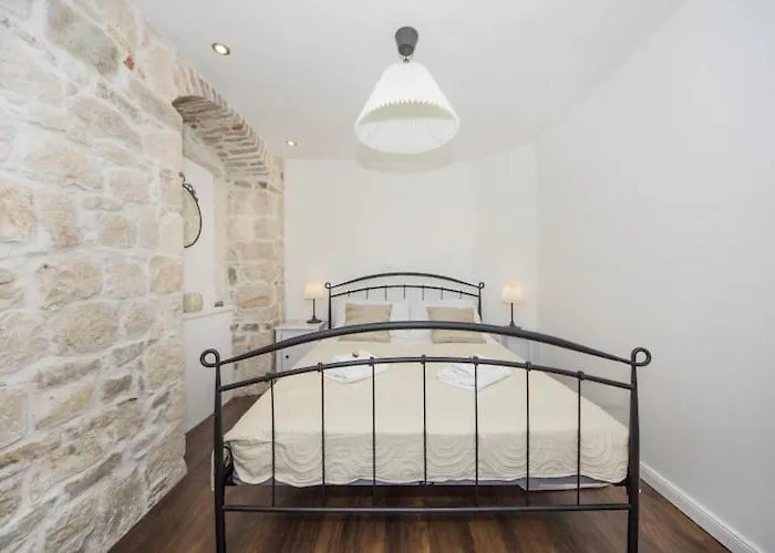 Stone Elegance St * Сплит